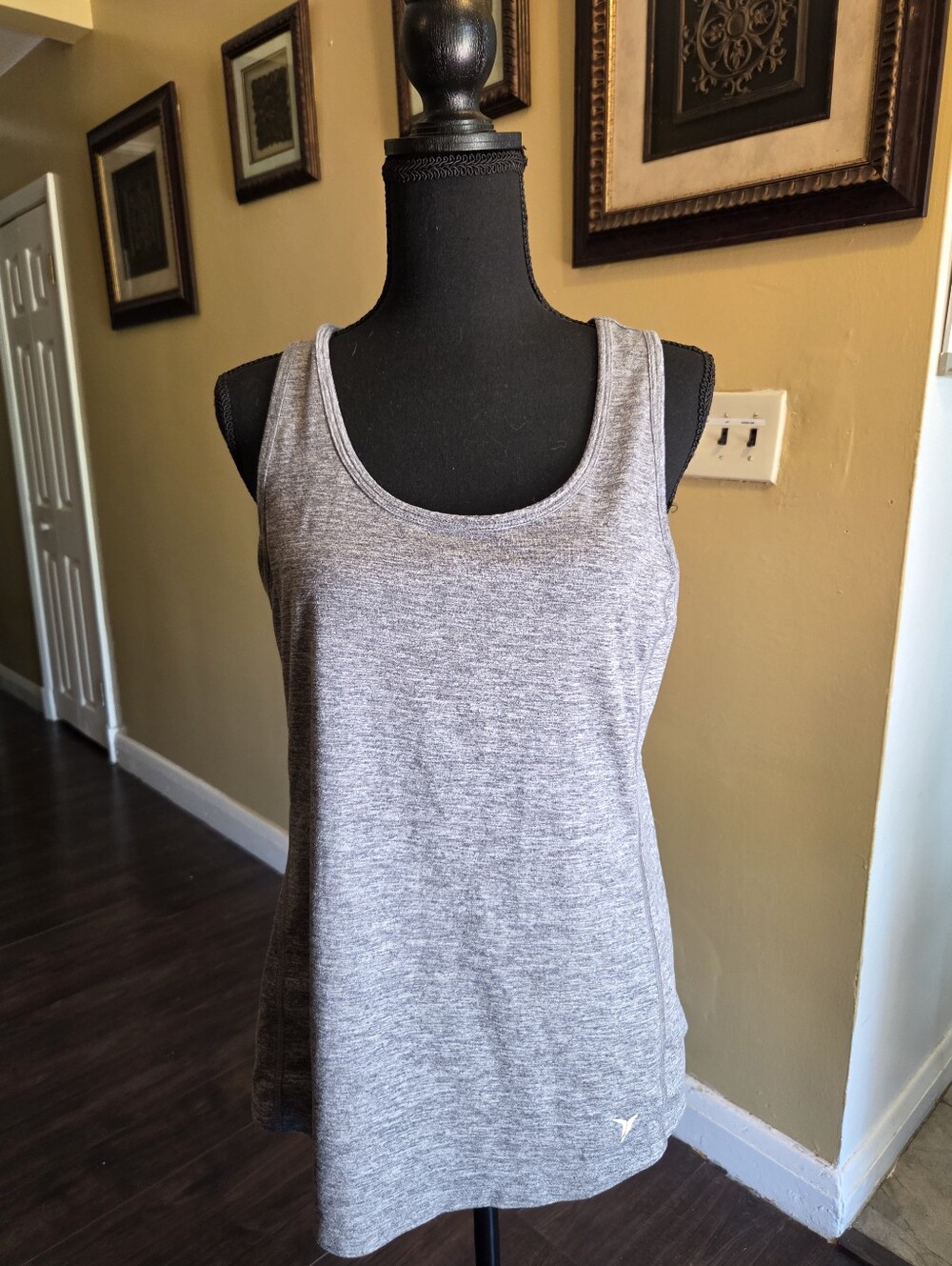 Old Navy Tank Womens L Grey Active Go-Dry Crossback Fitted Workout Athletic Top